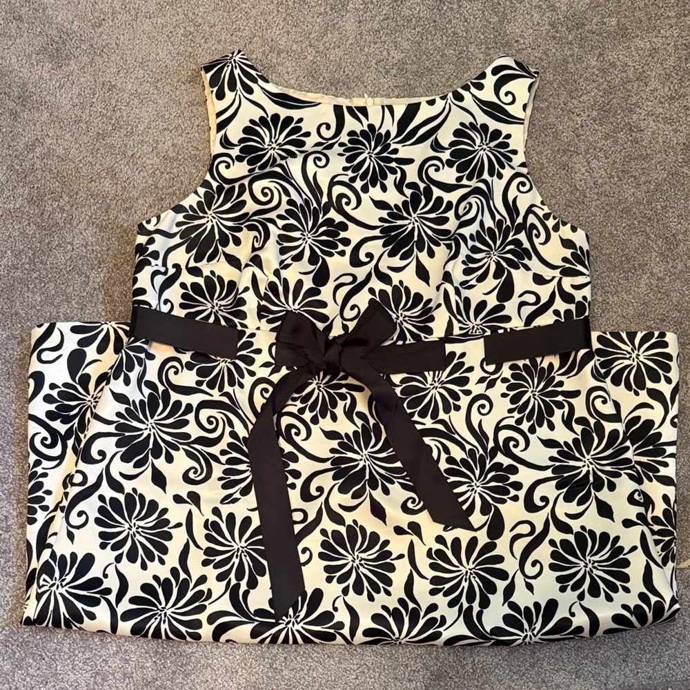 Jessica Howard Black and Cream Floral Midi Dress